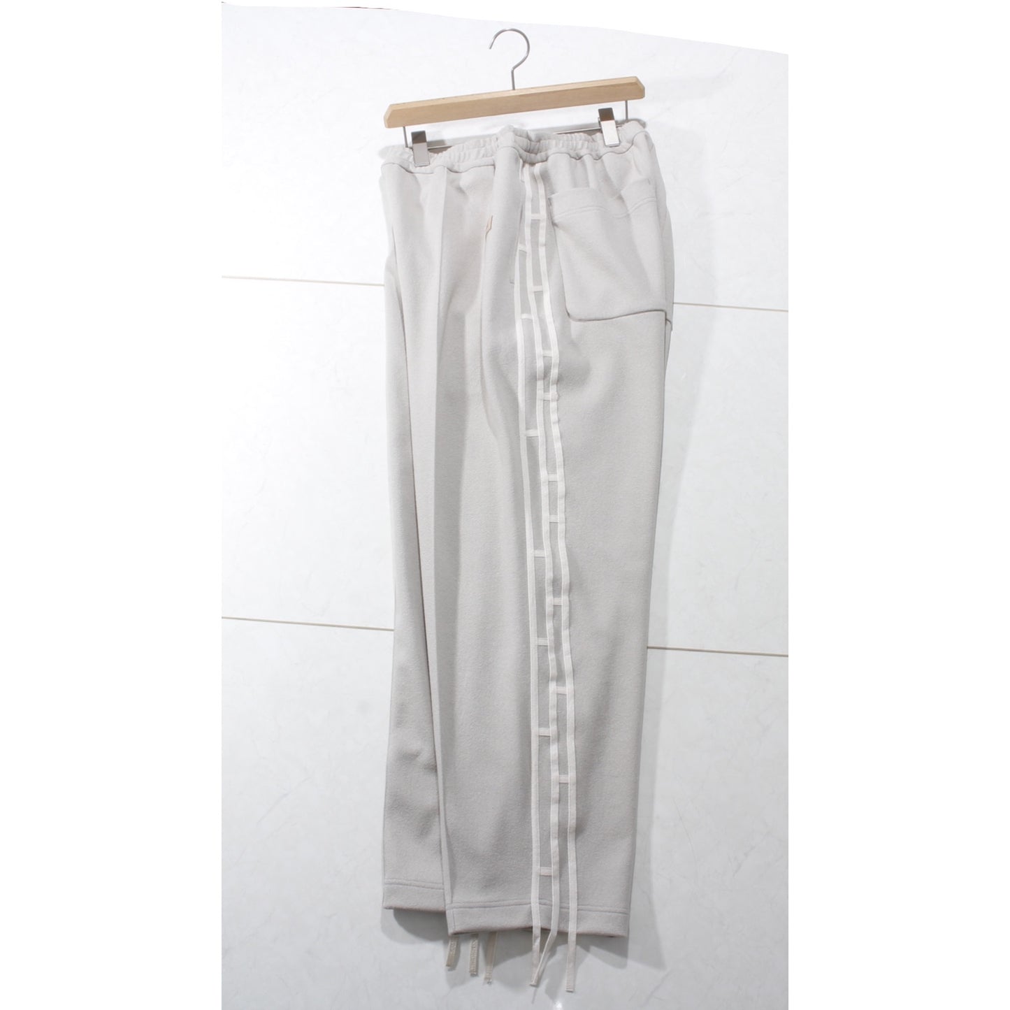 "amida" line track pants / beige