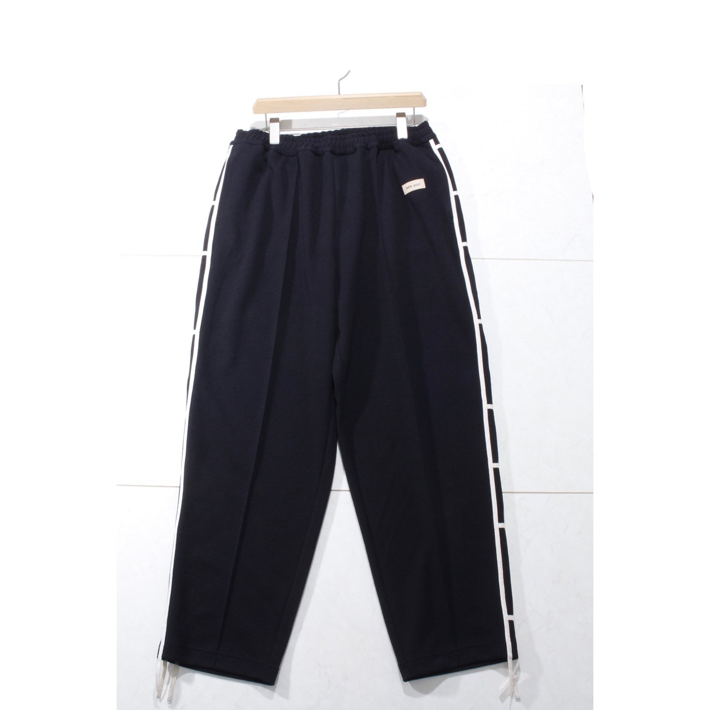 "amida" line track pants / black