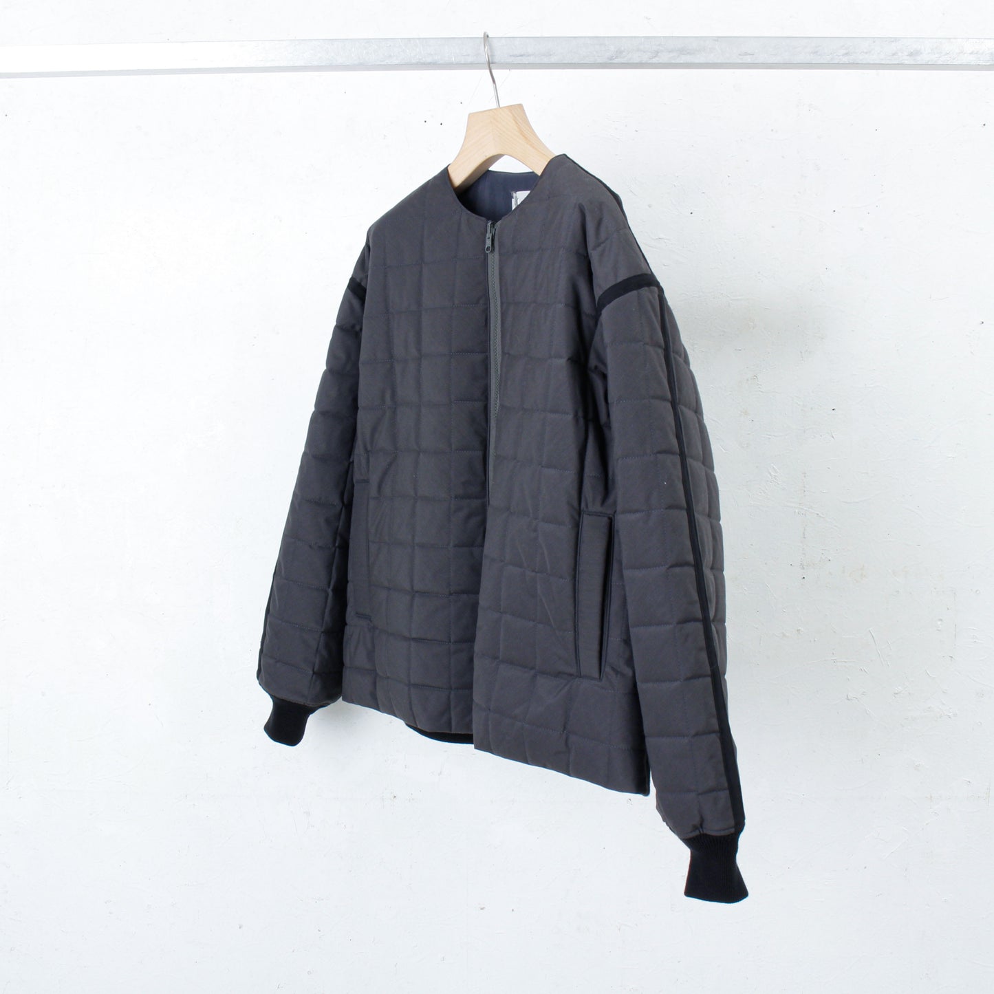 HIDESIGN / Security Reversible Jacket for Device