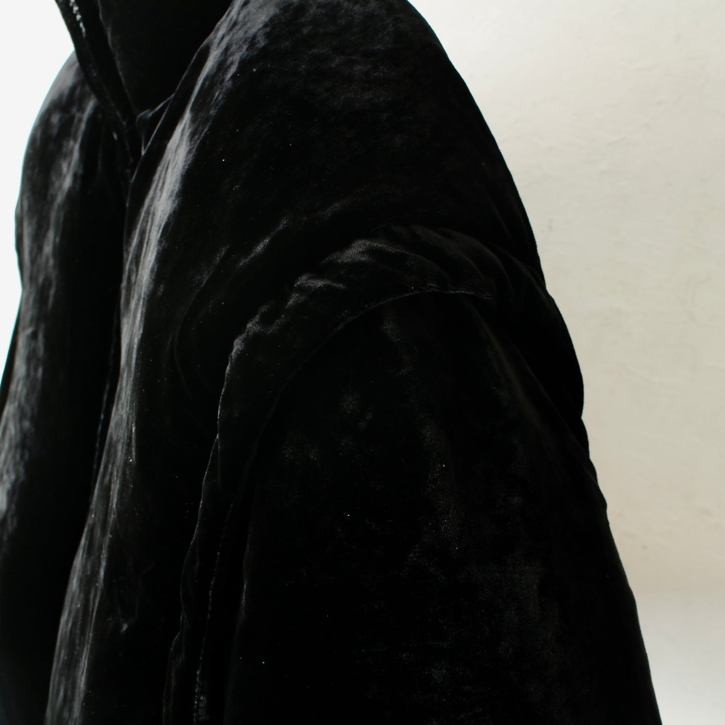 VELVET PUFFER JACKET / BLACK