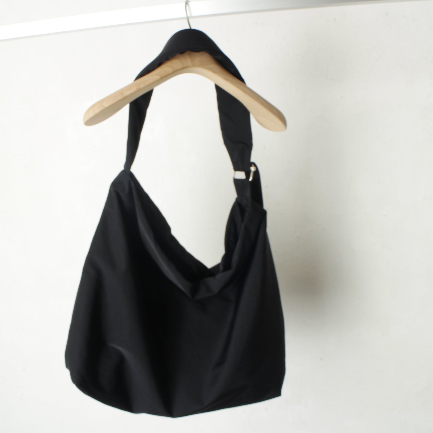 PING-PONG MESSENGER BAG / black