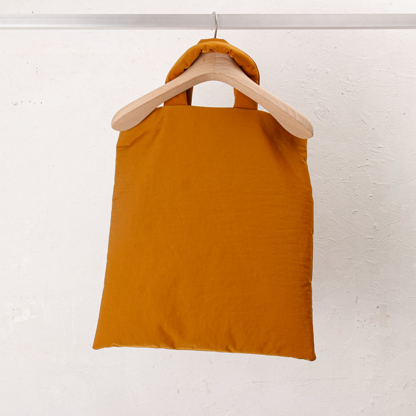 PING-PONG PADDED TOTE / CAMEL
