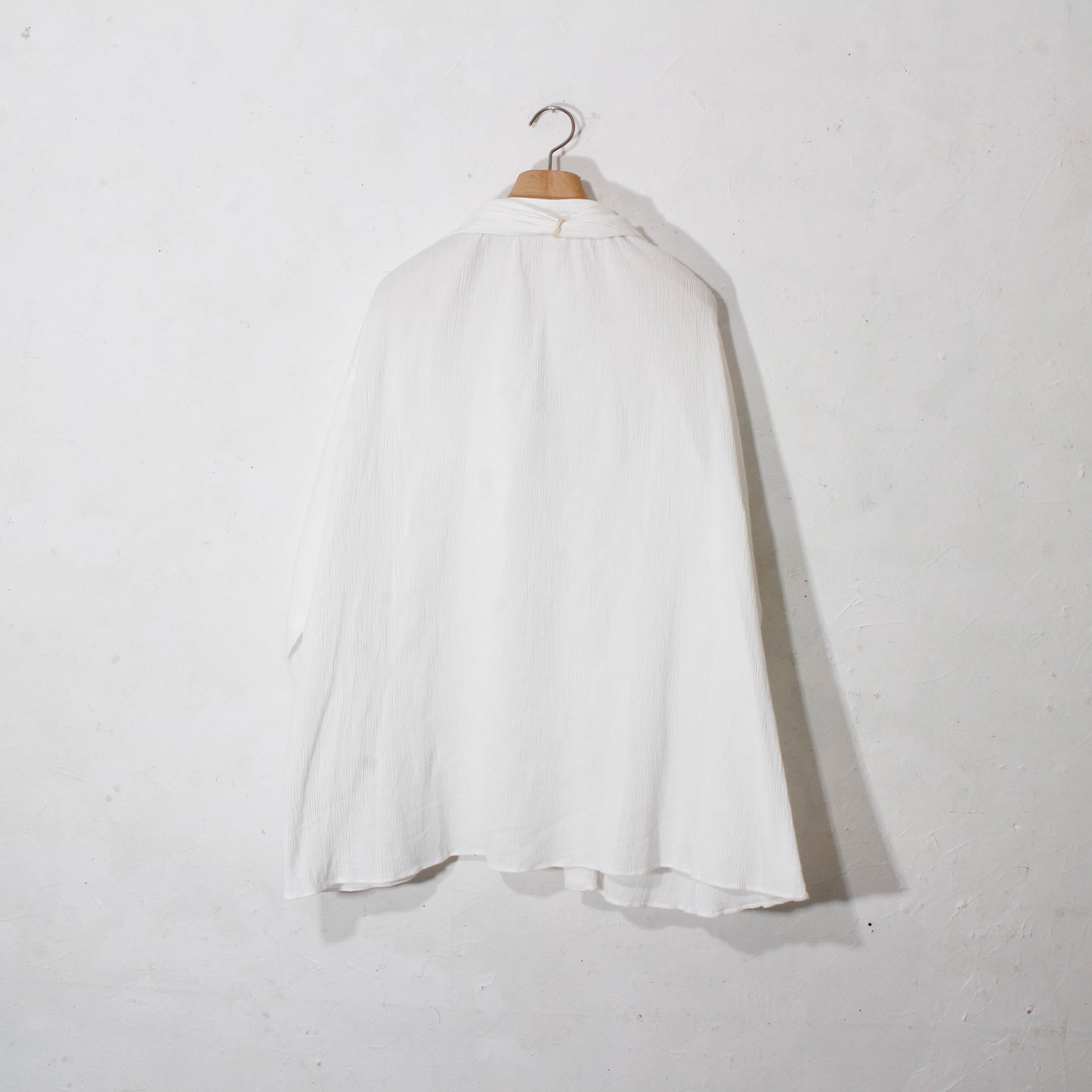 "eatable of many orders" / Celebration Scarf Shirts / off white