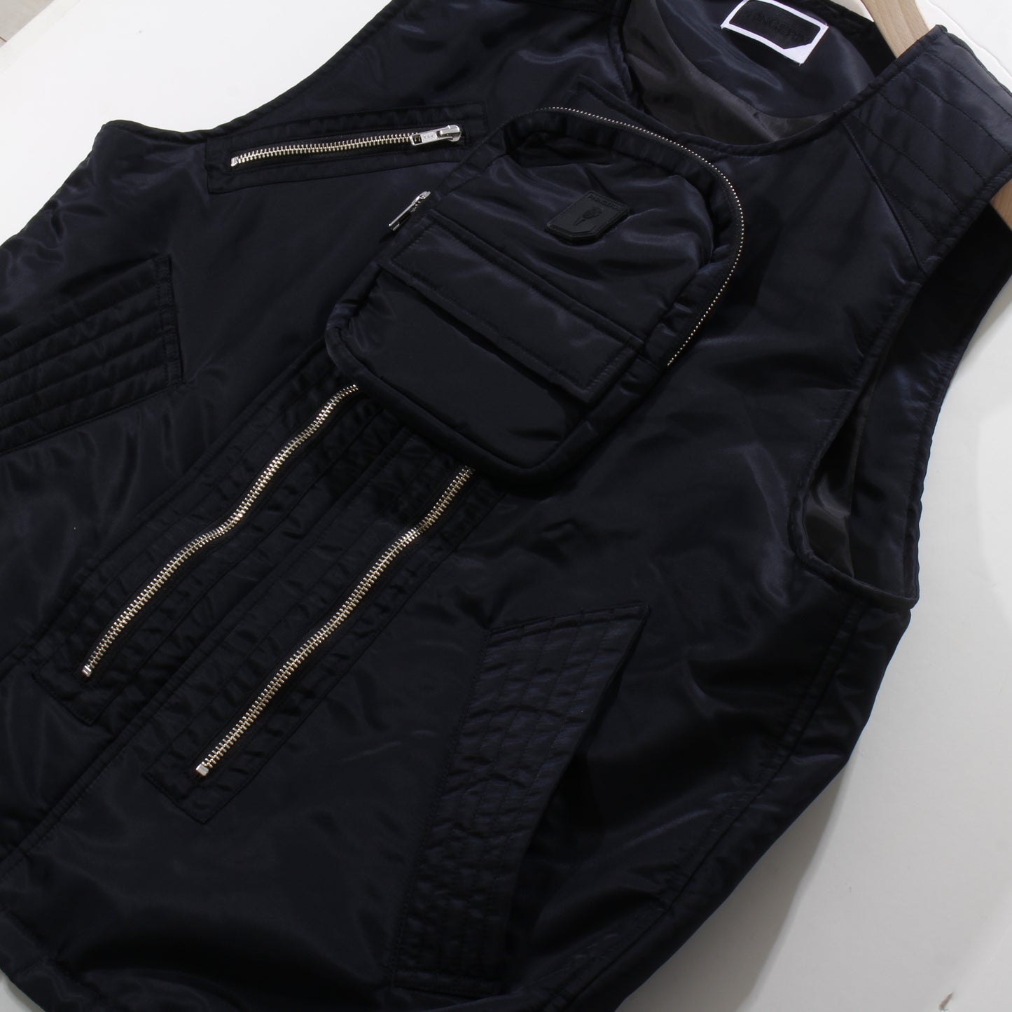 ELEVATION BOMBER VEST / BLACK