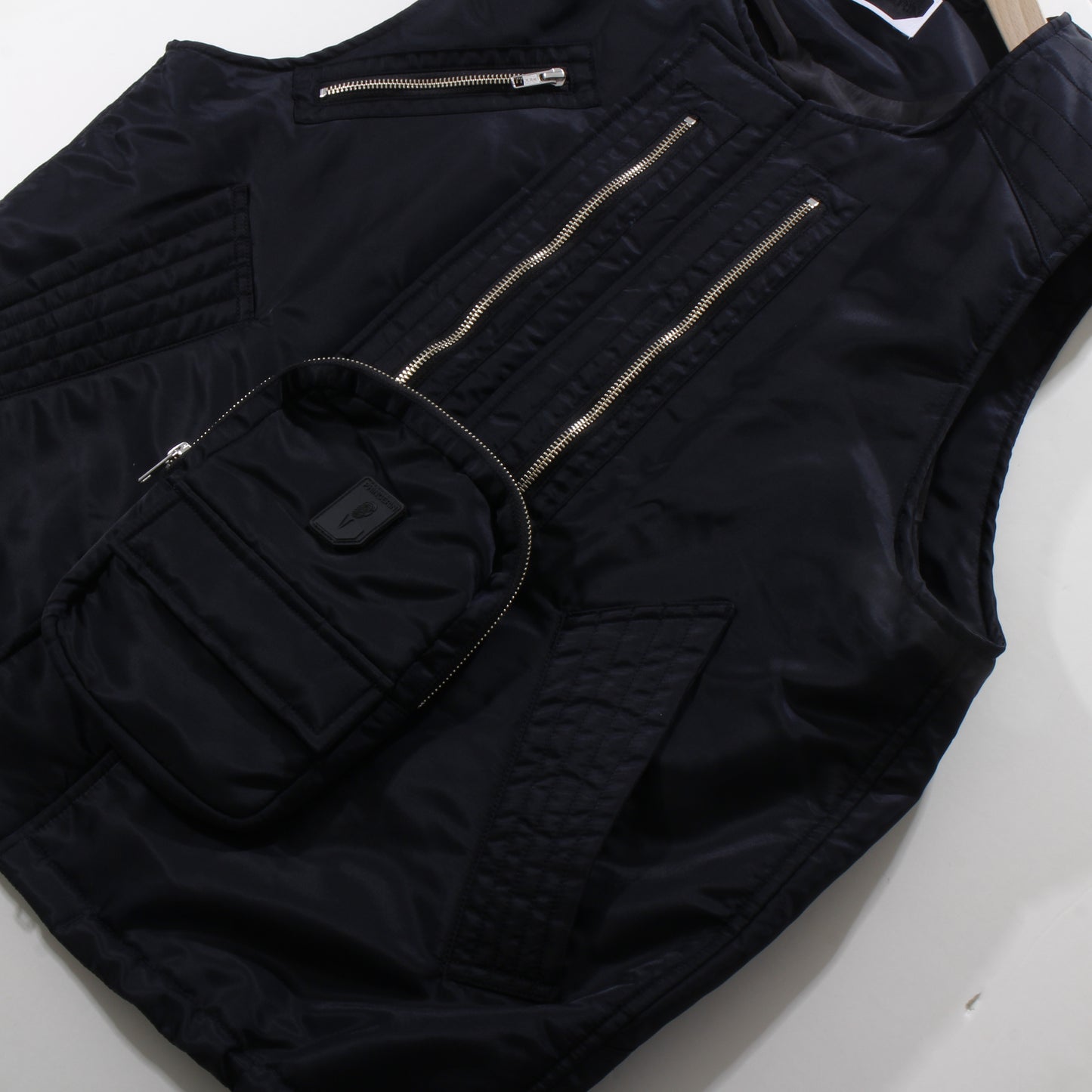 ELEVATION BOMBER VEST / BLACK