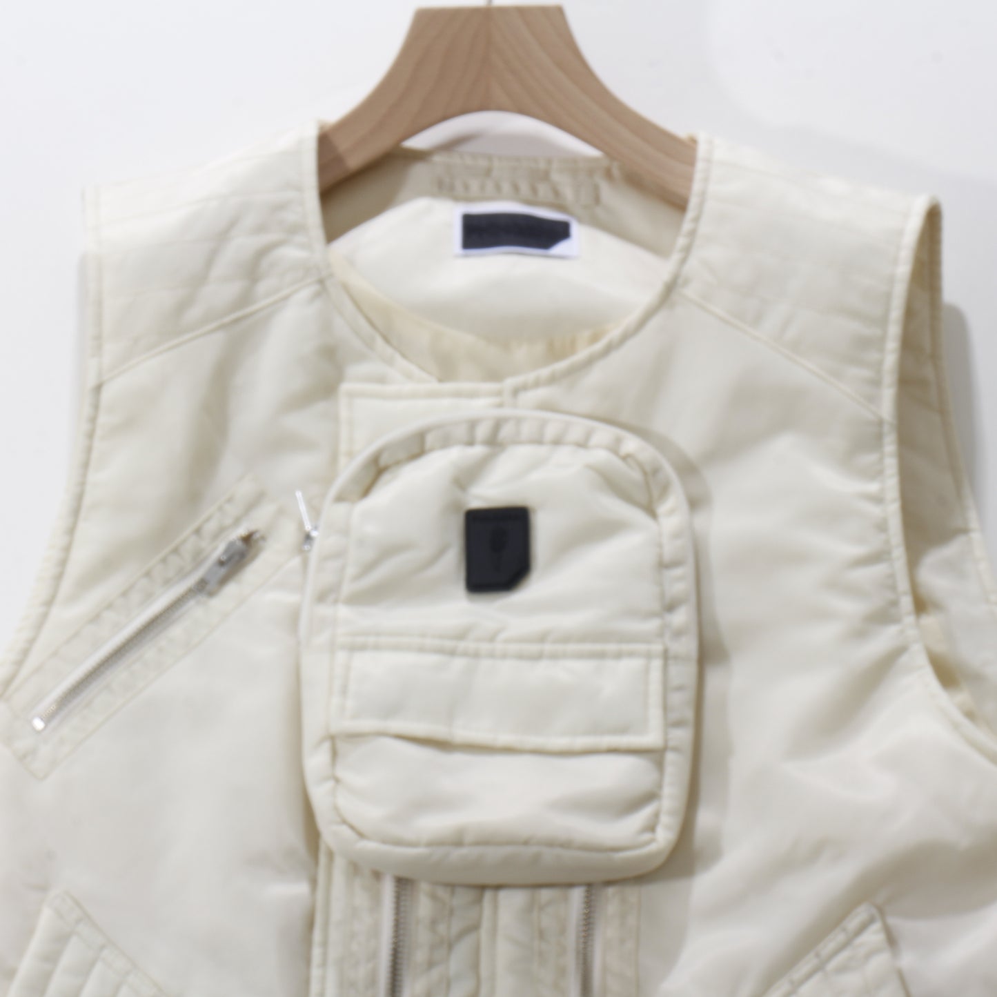 ELEVATION BOMBER VEST / IVORY