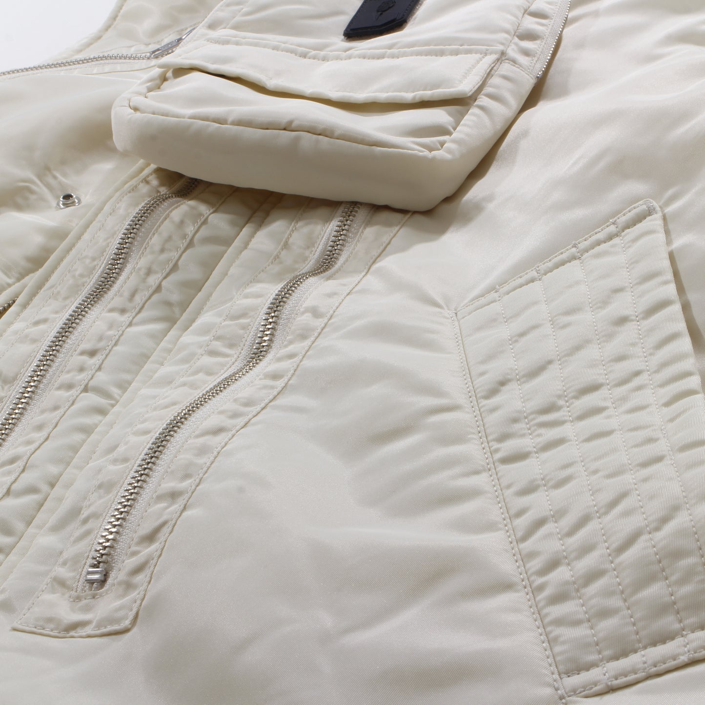 ELEVATION BOMBER VEST / IVORY