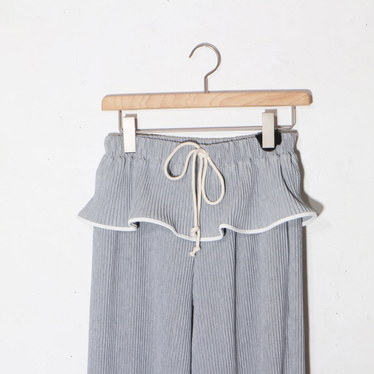 to do kotohayokozawa / crisp piping pants /gray