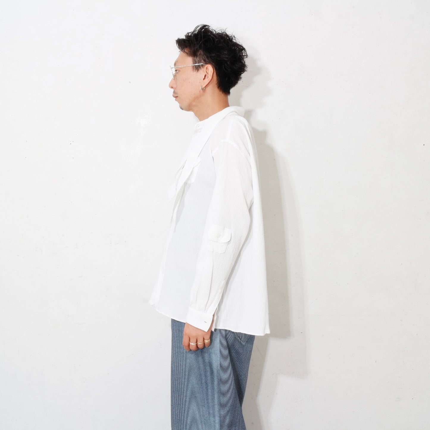 "eatable of many orders" / Celebration Scarf Shirts / off white