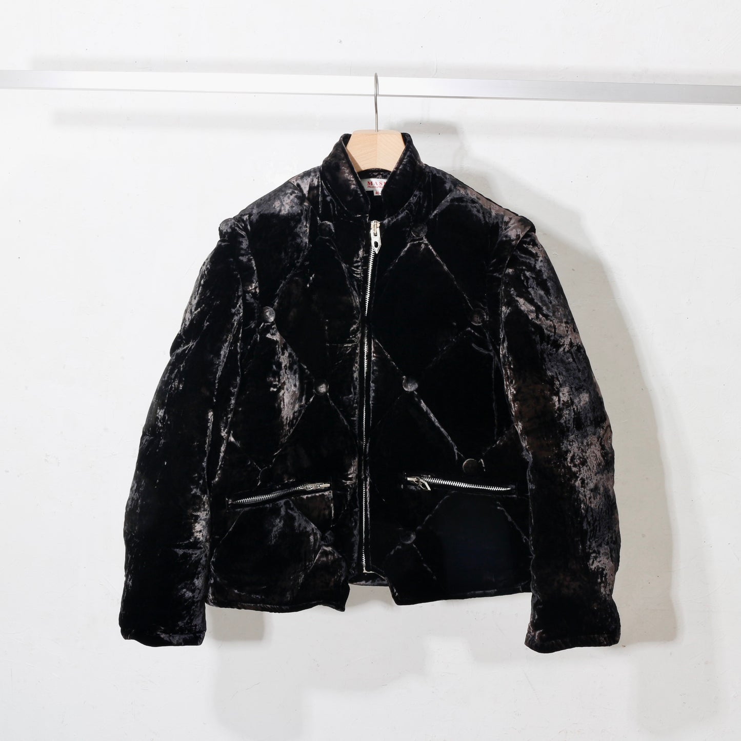 VICTORIAN SOFA DOWN JACKET / black