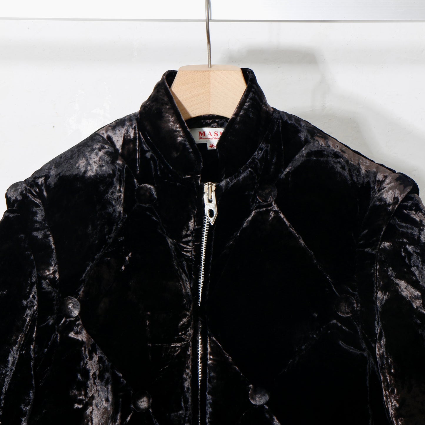 VICTORIAN SOFA DOWN JACKET / black