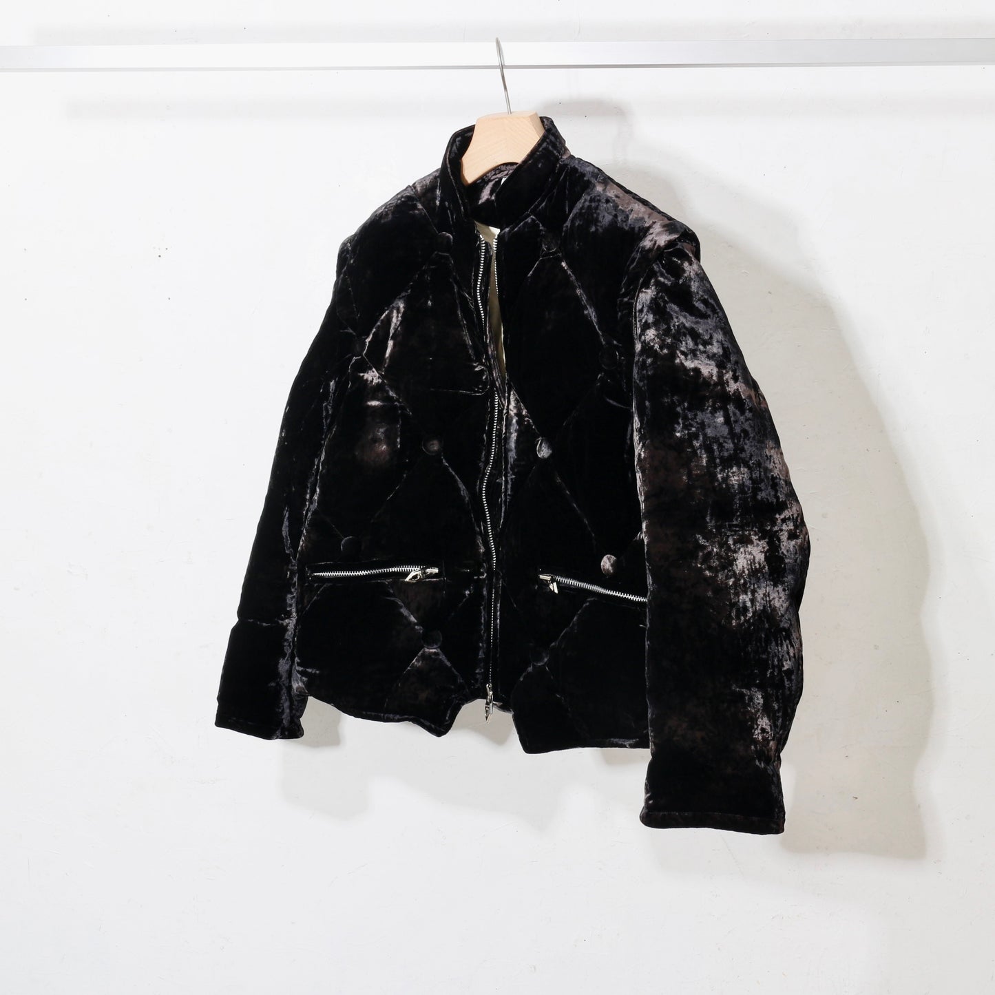 VICTORIAN SOFA DOWN JACKET / black