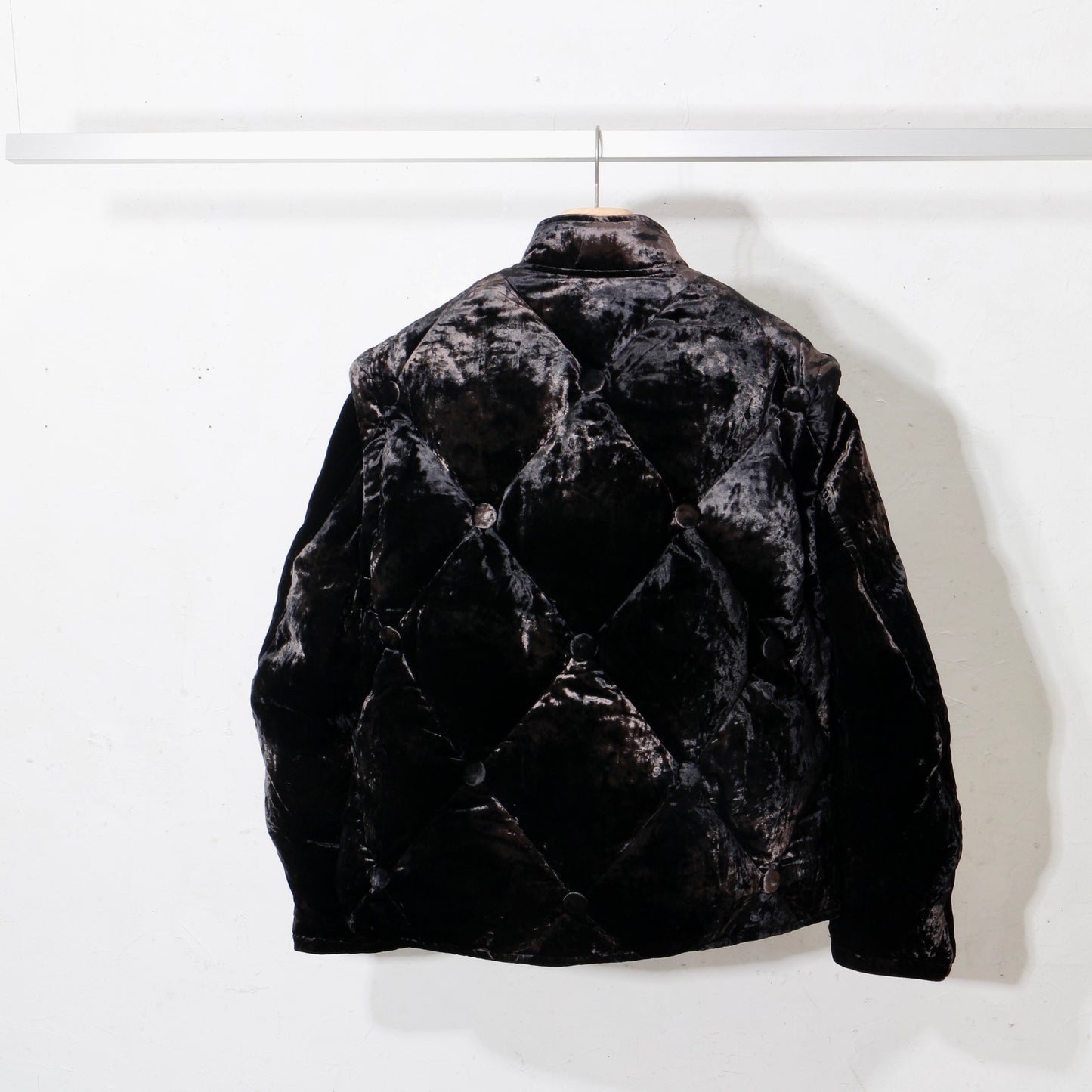 VICTORIAN SOFA DOWN JACKET / black