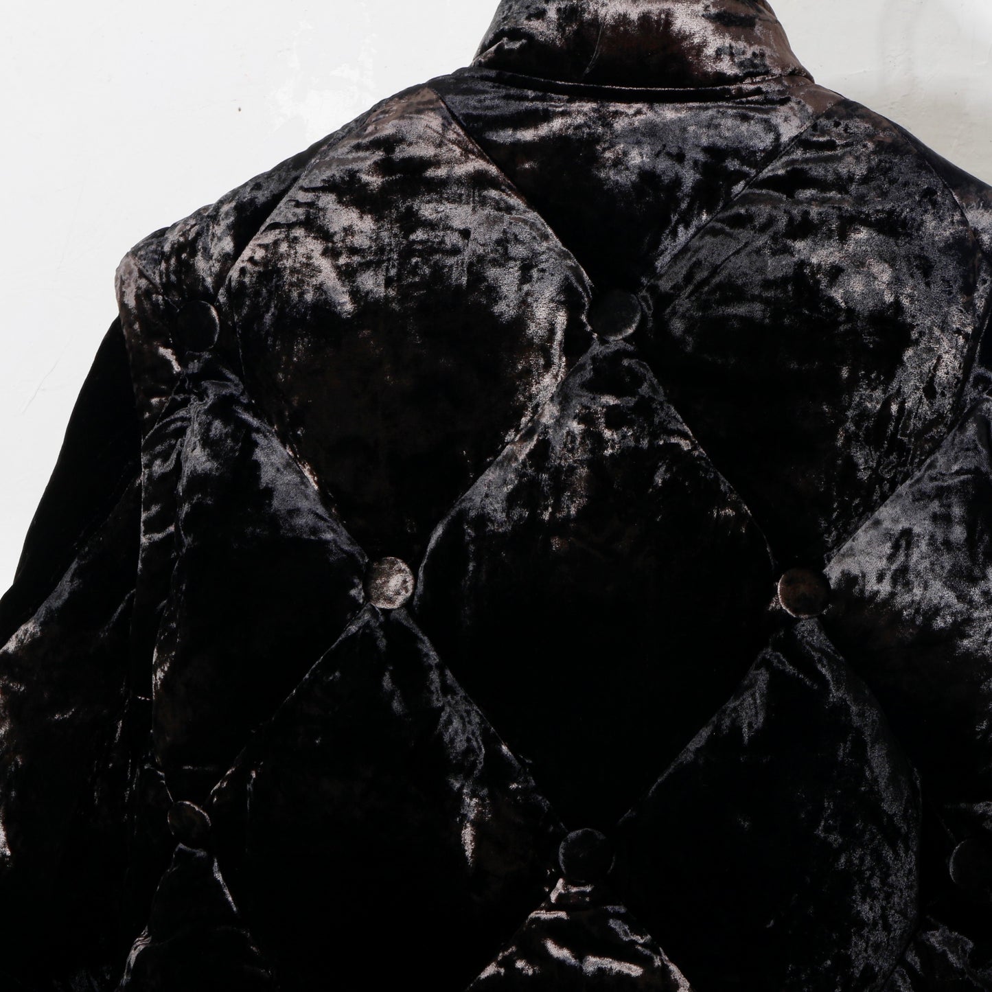 VICTORIAN SOFA DOWN JACKET / black