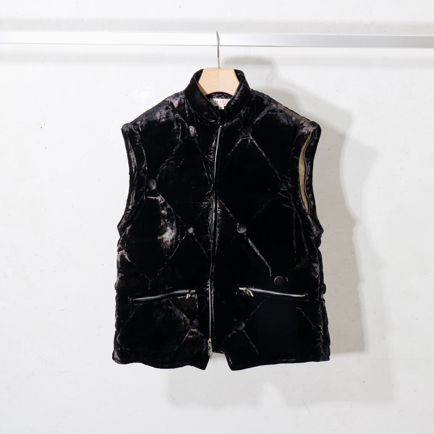 VICTORIAN SOFA DOWN JACKET / black