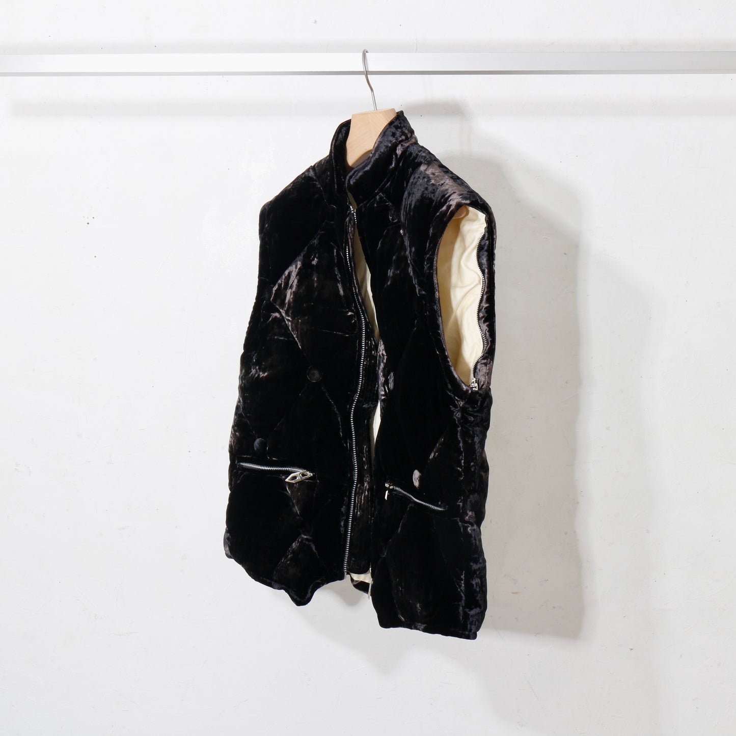 VICTORIAN SOFA DOWN JACKET / black