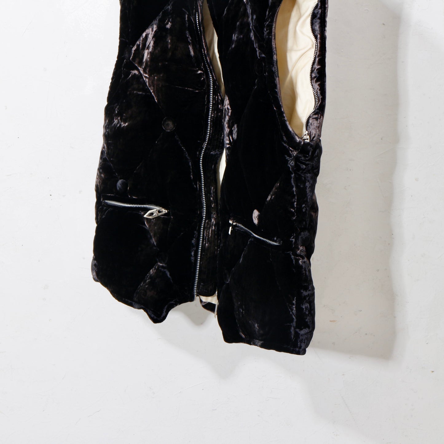 VICTORIAN SOFA DOWN JACKET / black