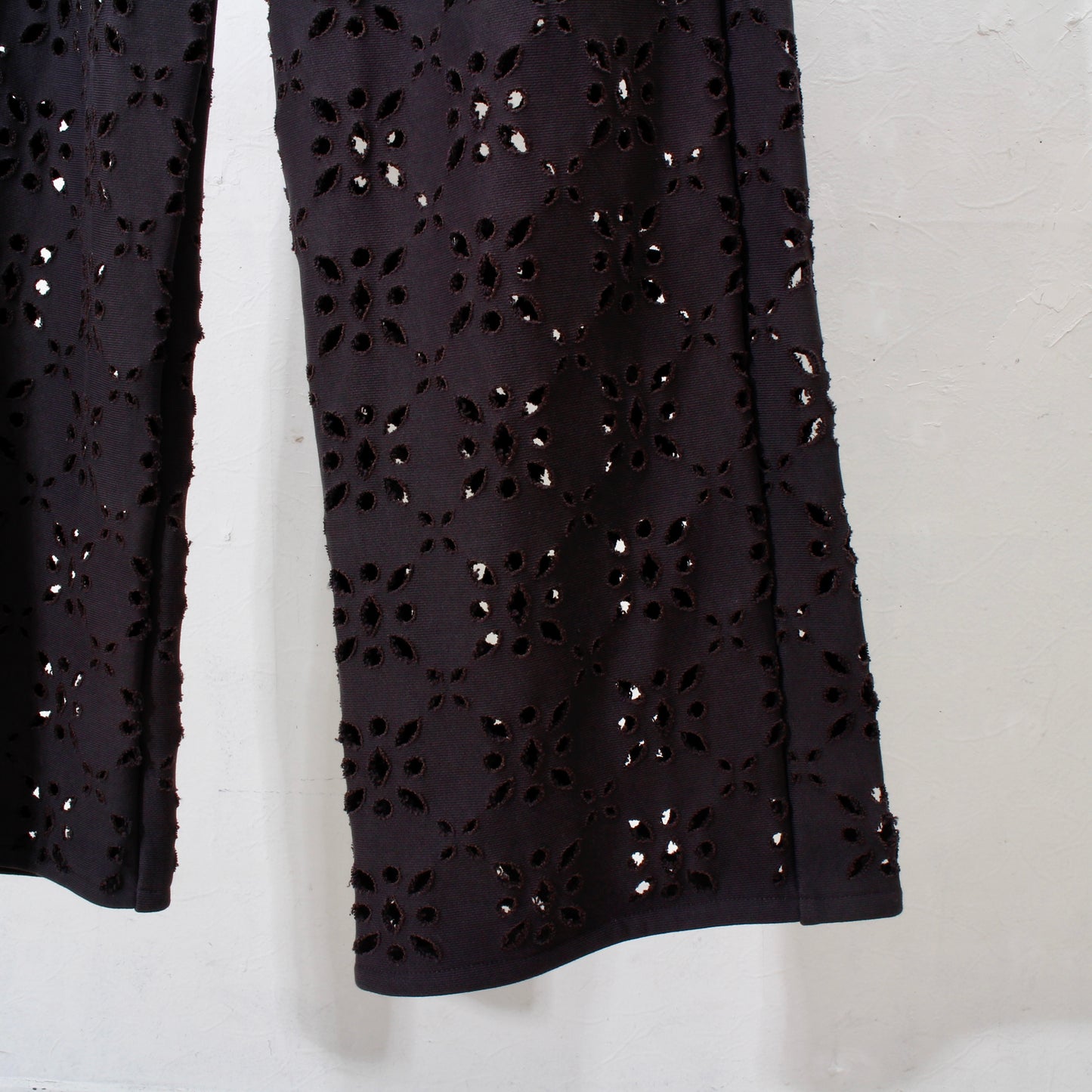 FLOWER HOLE SWEAT PANTS / bk