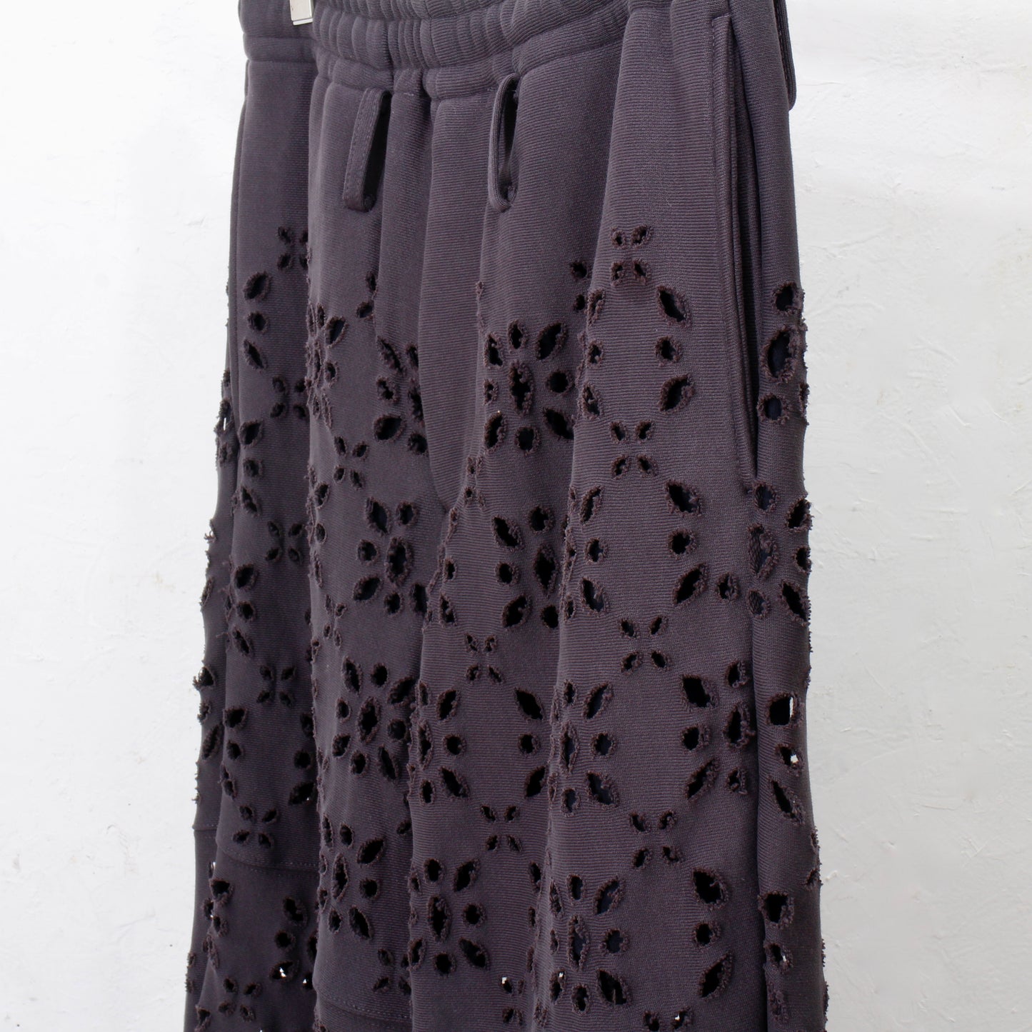 FLOWER HOLE SWEAT PANTS / bk