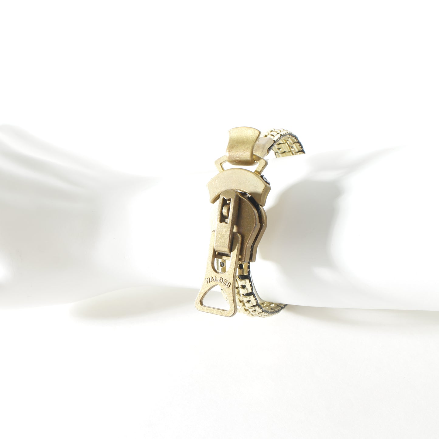zip bracelet / gold /black / silver