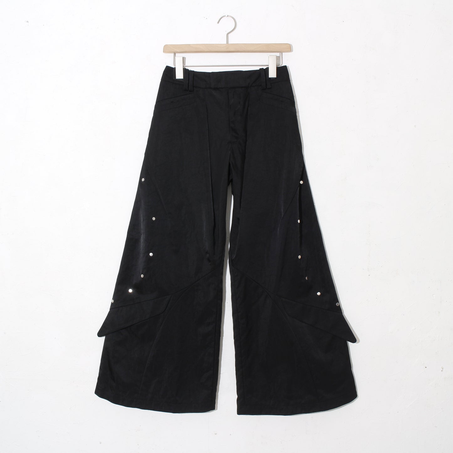 Wing Cargo Trousers / silky black
