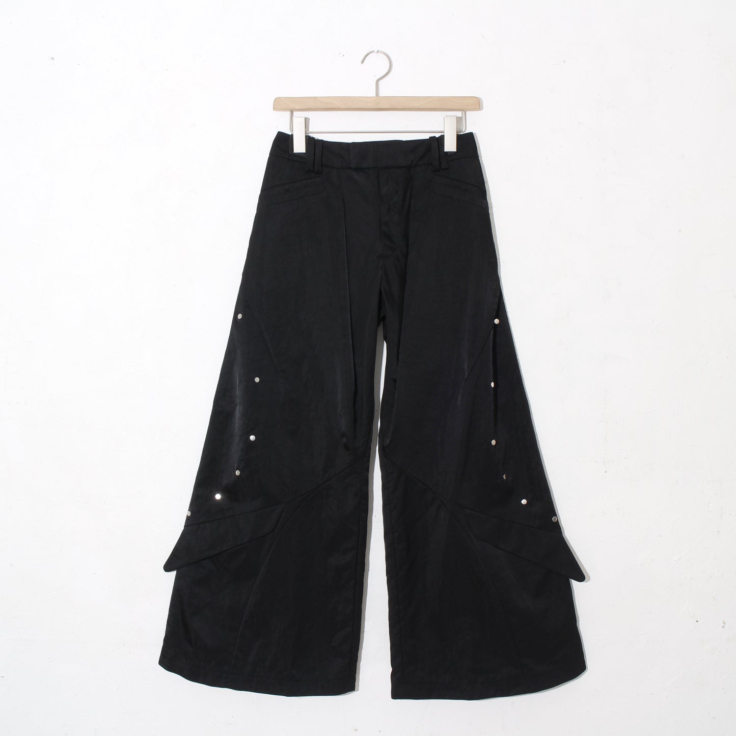 Wing Cargo Trousers / silky black