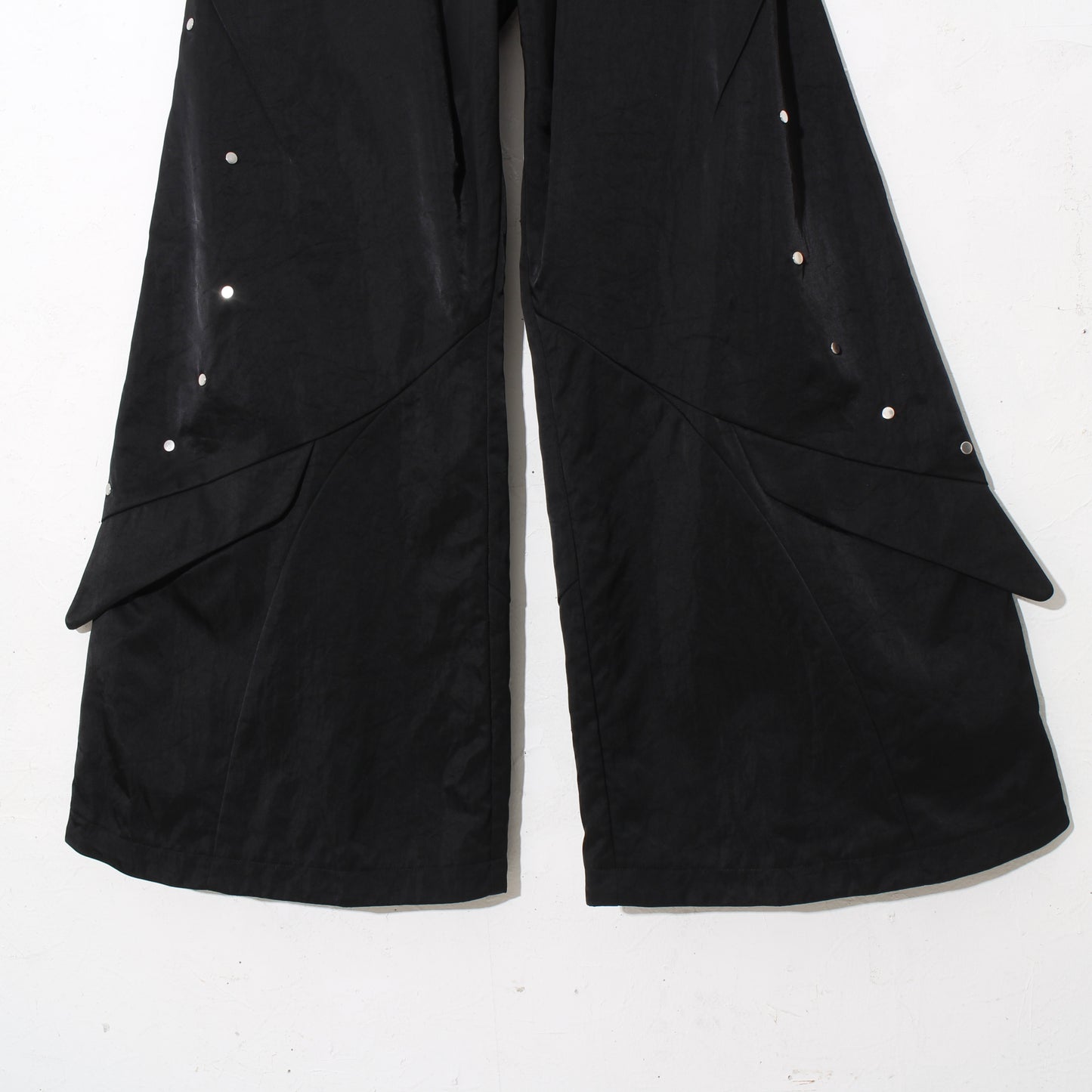 Wing Cargo Trousers / silky black
