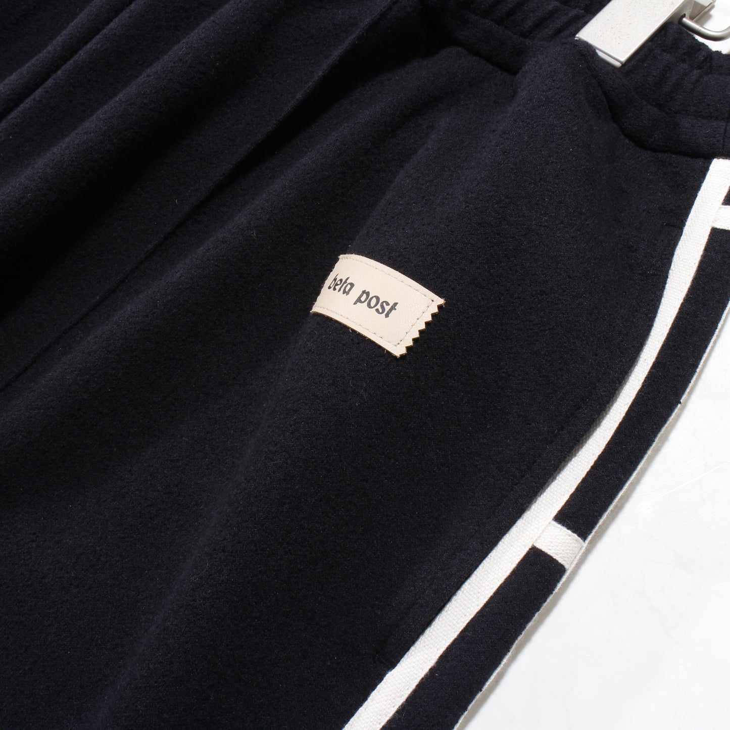 "amida" line track pants / black