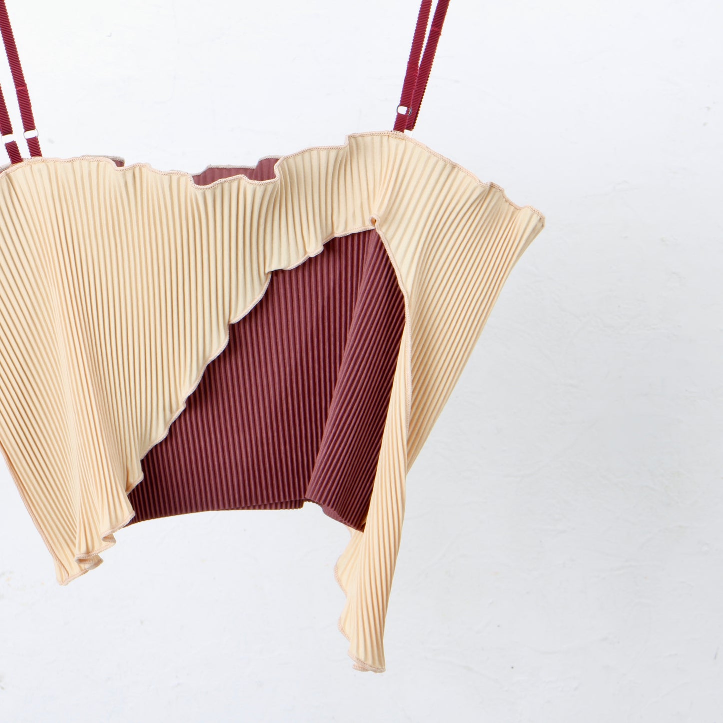to do kotohayokozawa / feering wave camisole / dk.red