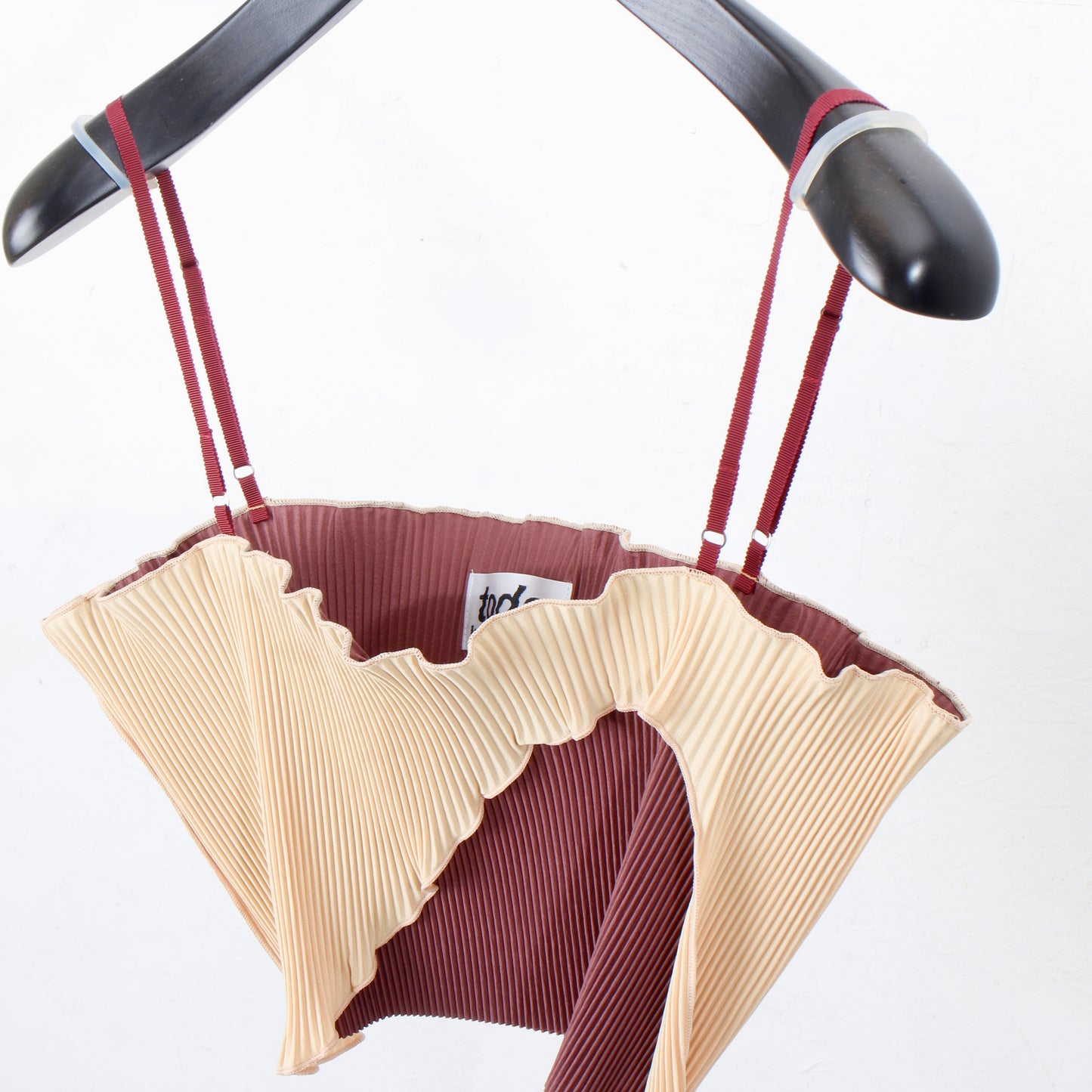 to do kotohayokozawa / feering wave camisole / dk.red