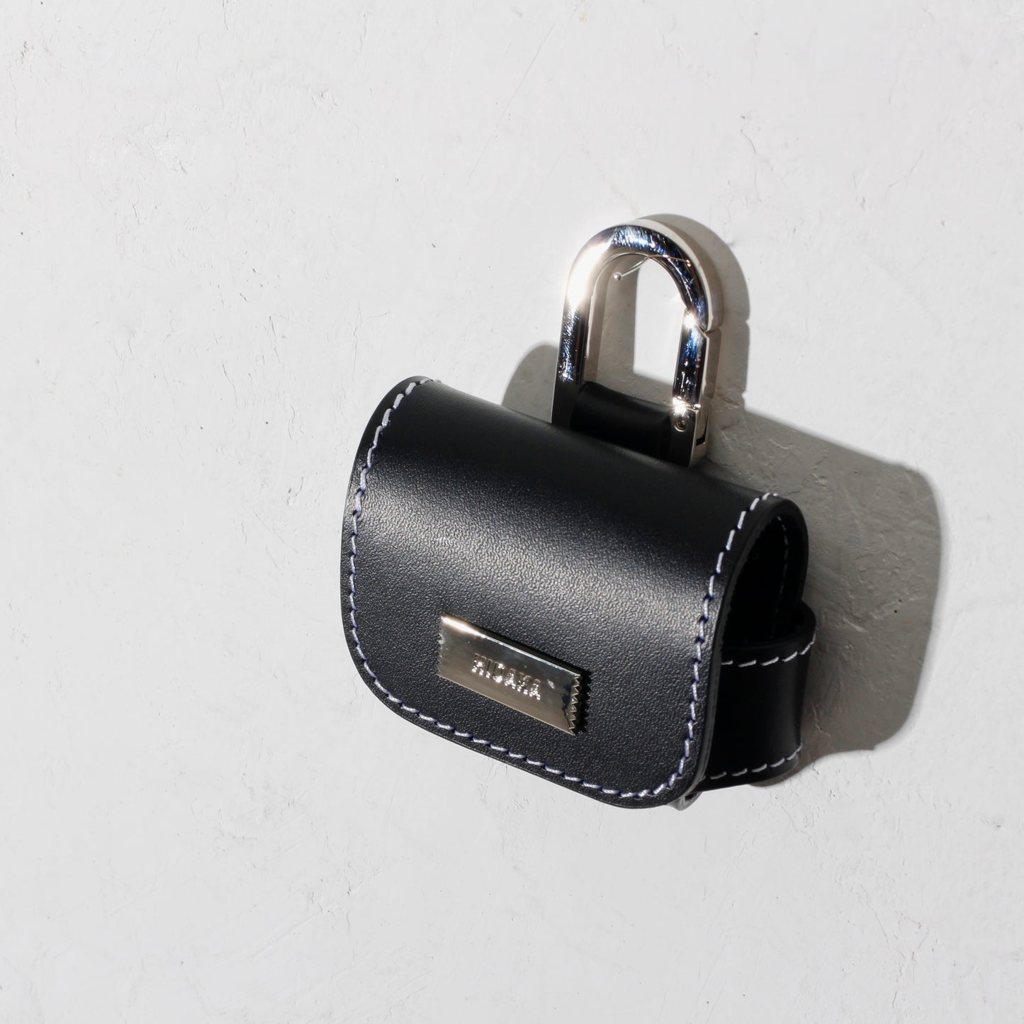 AIRPODS PRO CASE / black