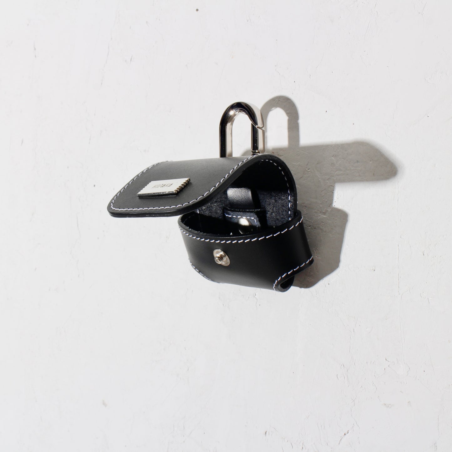 AIRPODS PRO CASE / black