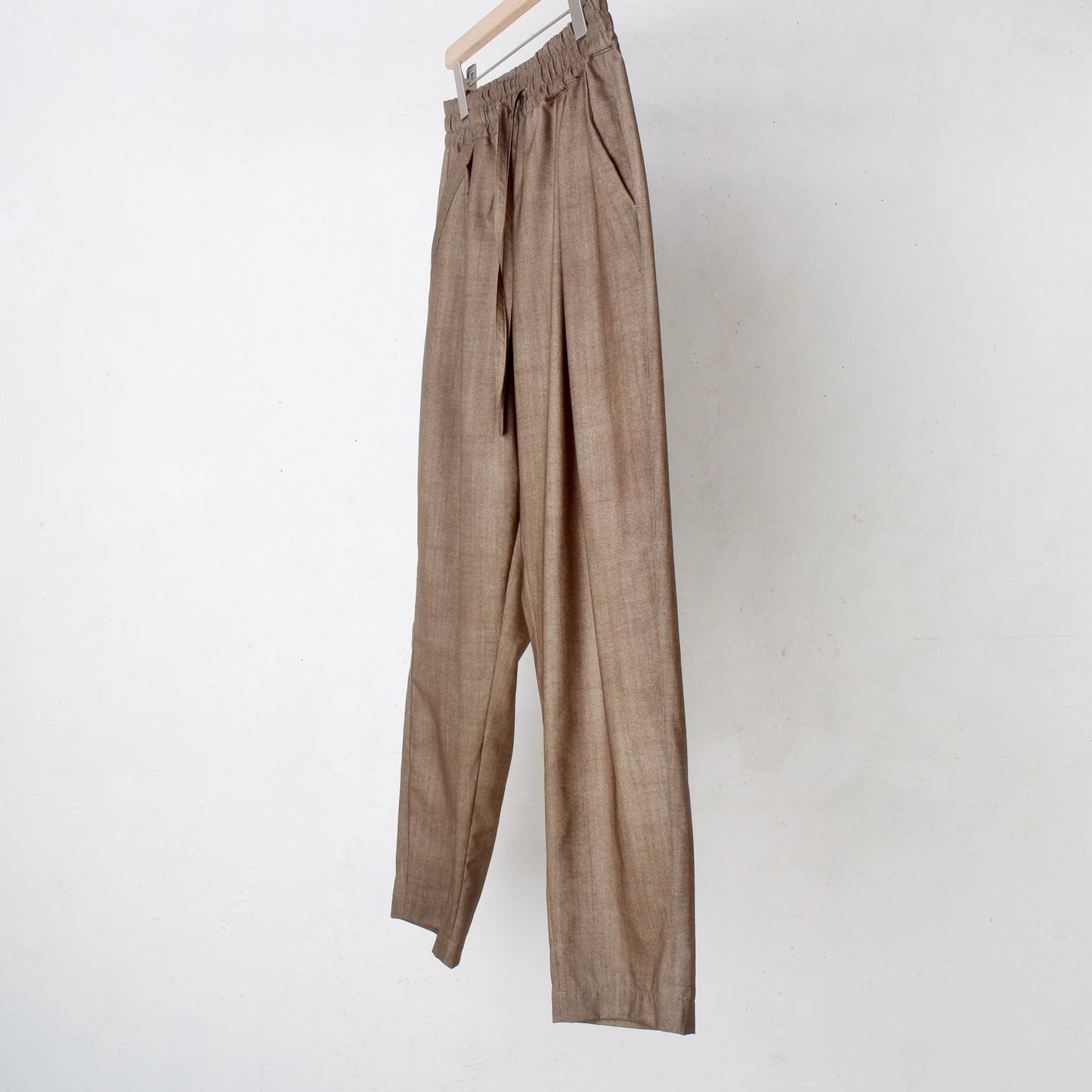 Uneven Dyed Tapered Pants / brown-beige