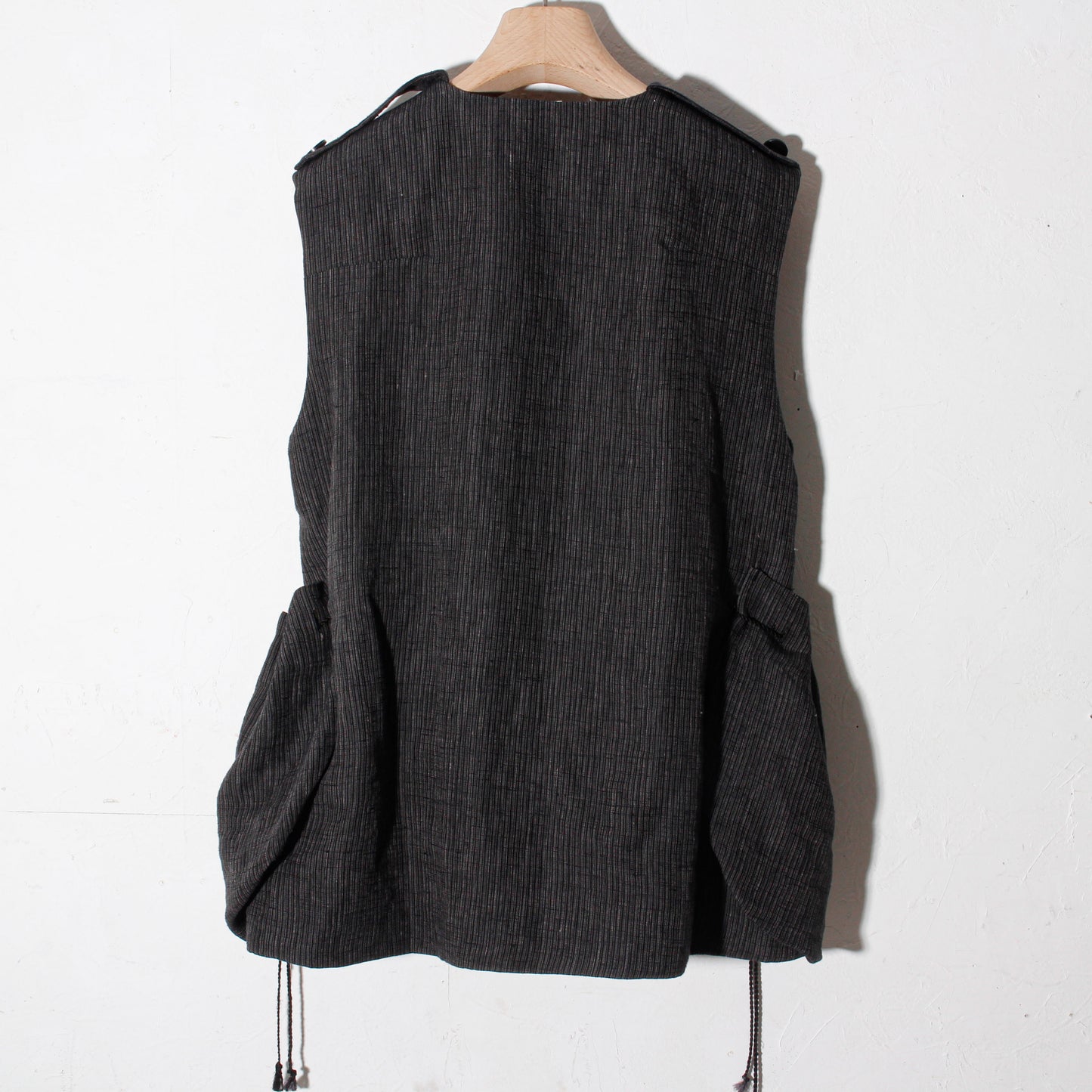 eatable of many orders / vest jacket