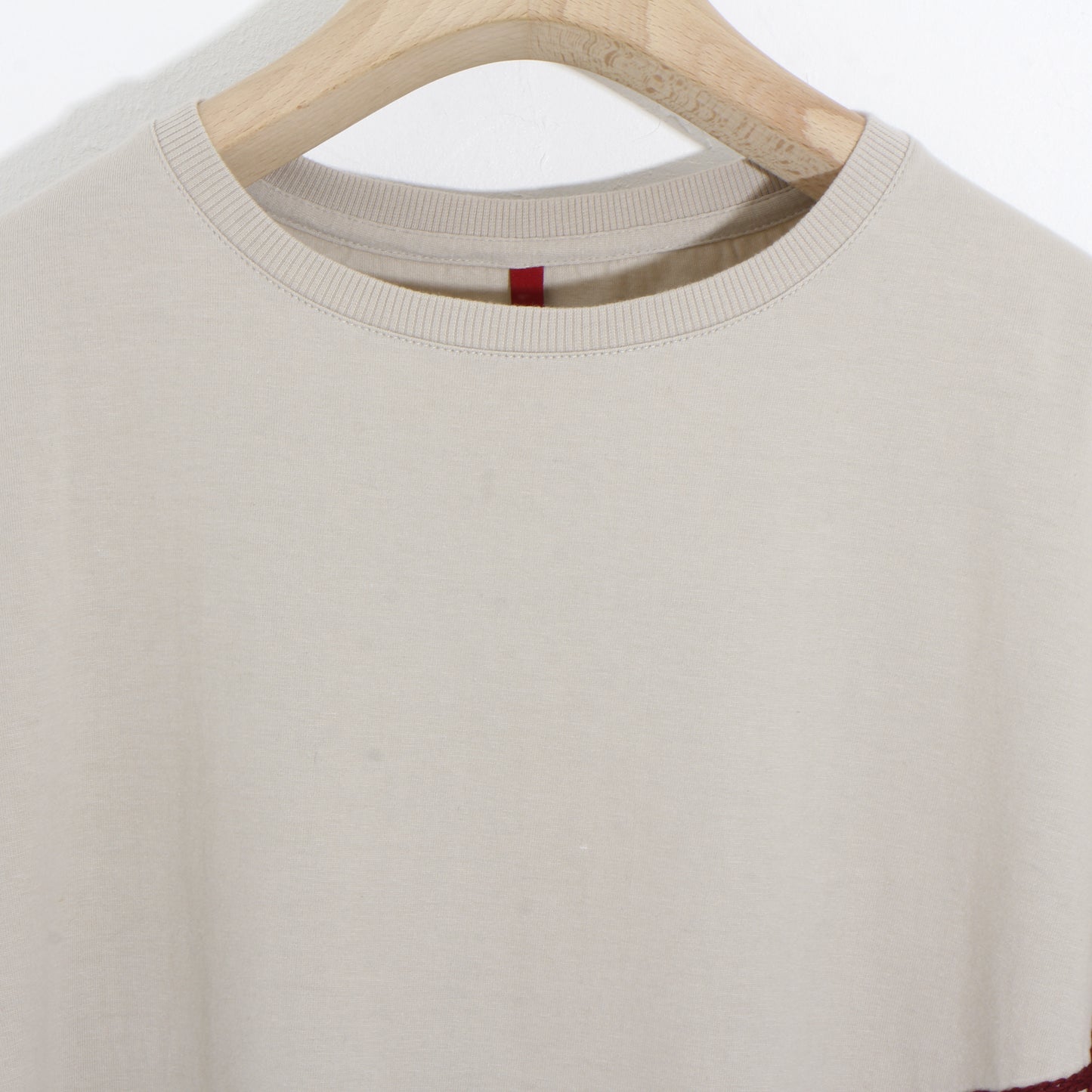 Hand Embroidery cut&sewn LAKE / off-white ×red
