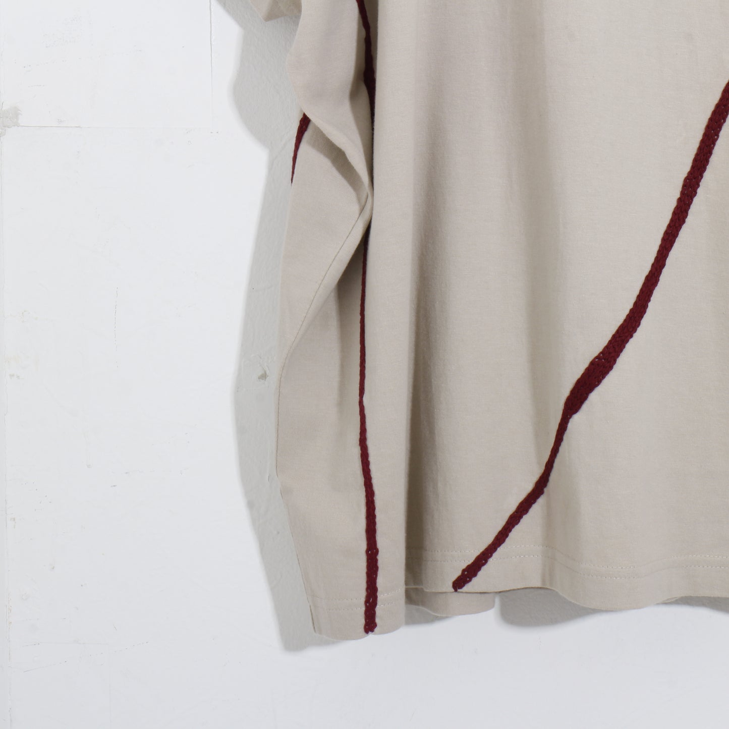 Hand Embroidery cut&sewn LAKE / off-white ×red