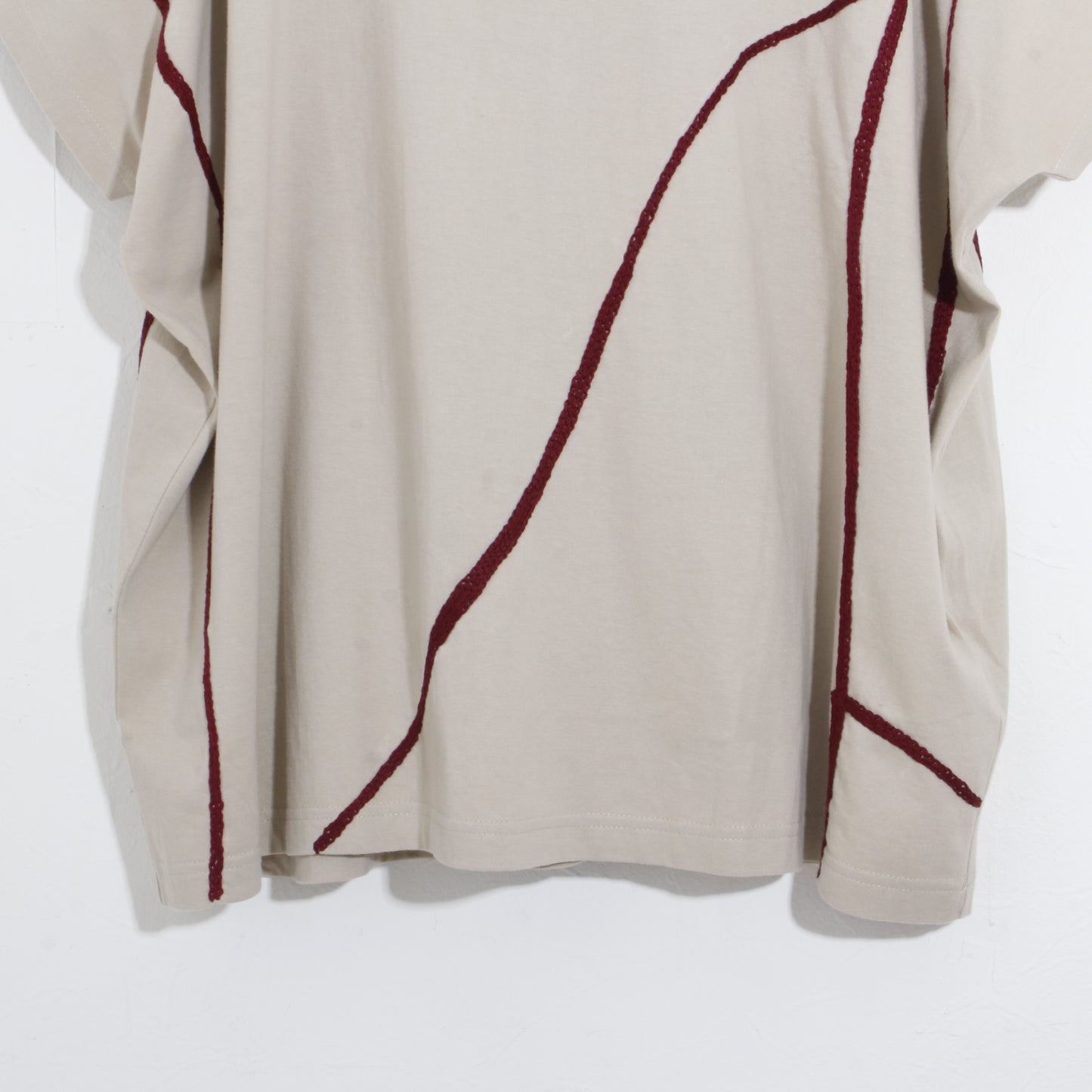 Hand Embroidery cut&sewn LAKE / off-white ×red