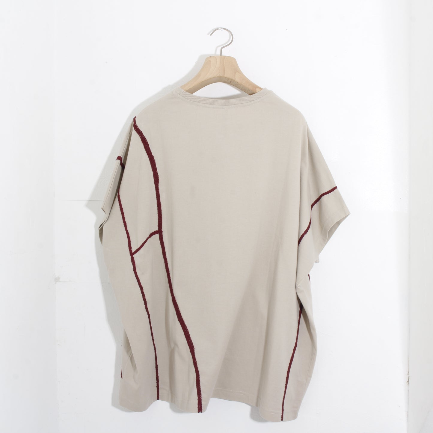 Hand Embroidery cut&sewn LAKE / off-white ×red