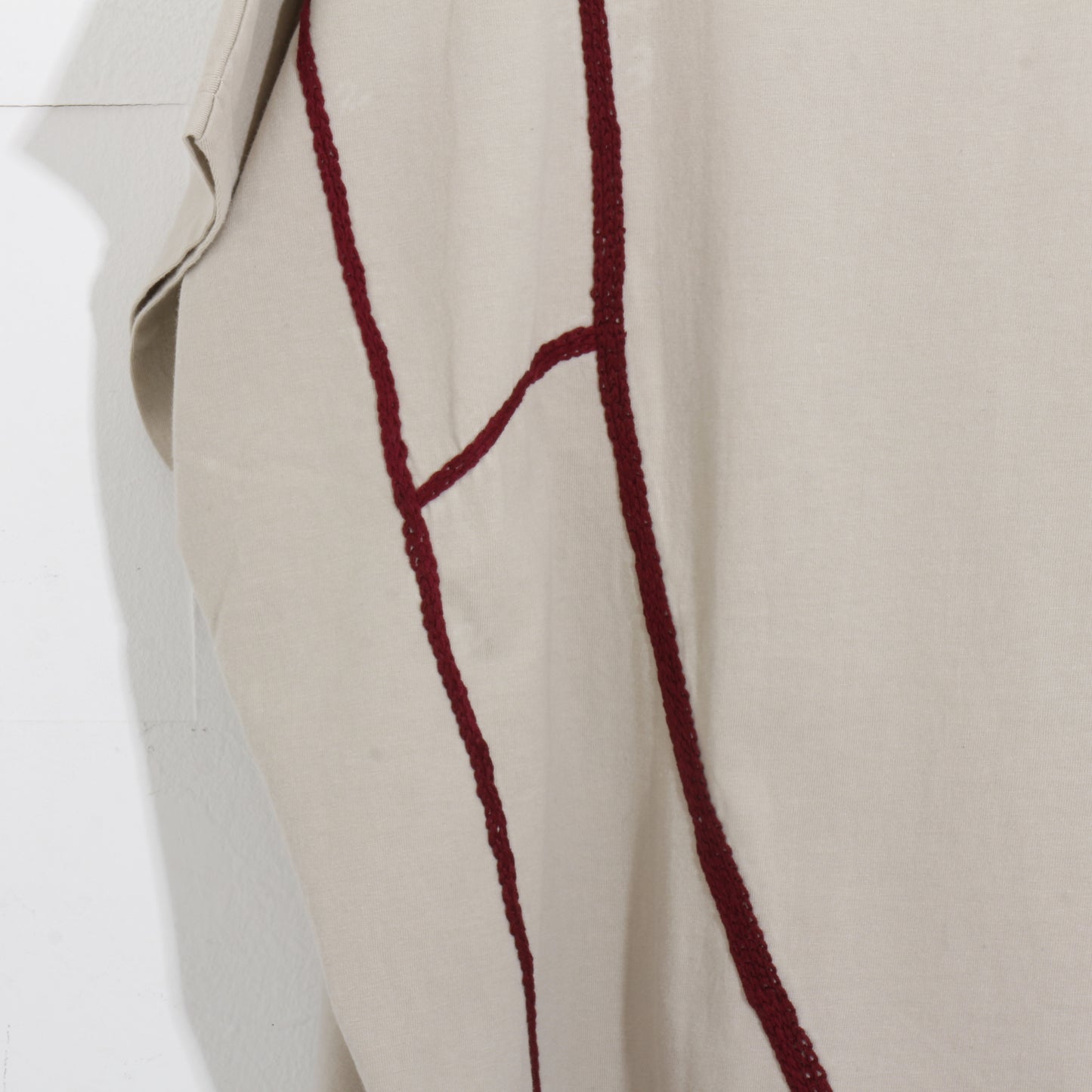 Hand Embroidery cut&sewn LAKE / off-white ×red