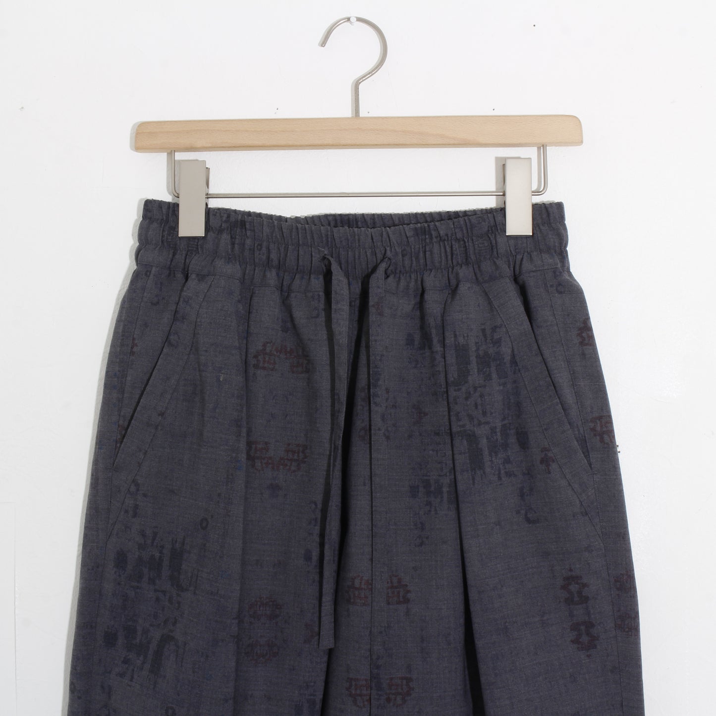 india wall print tapered pants / gray