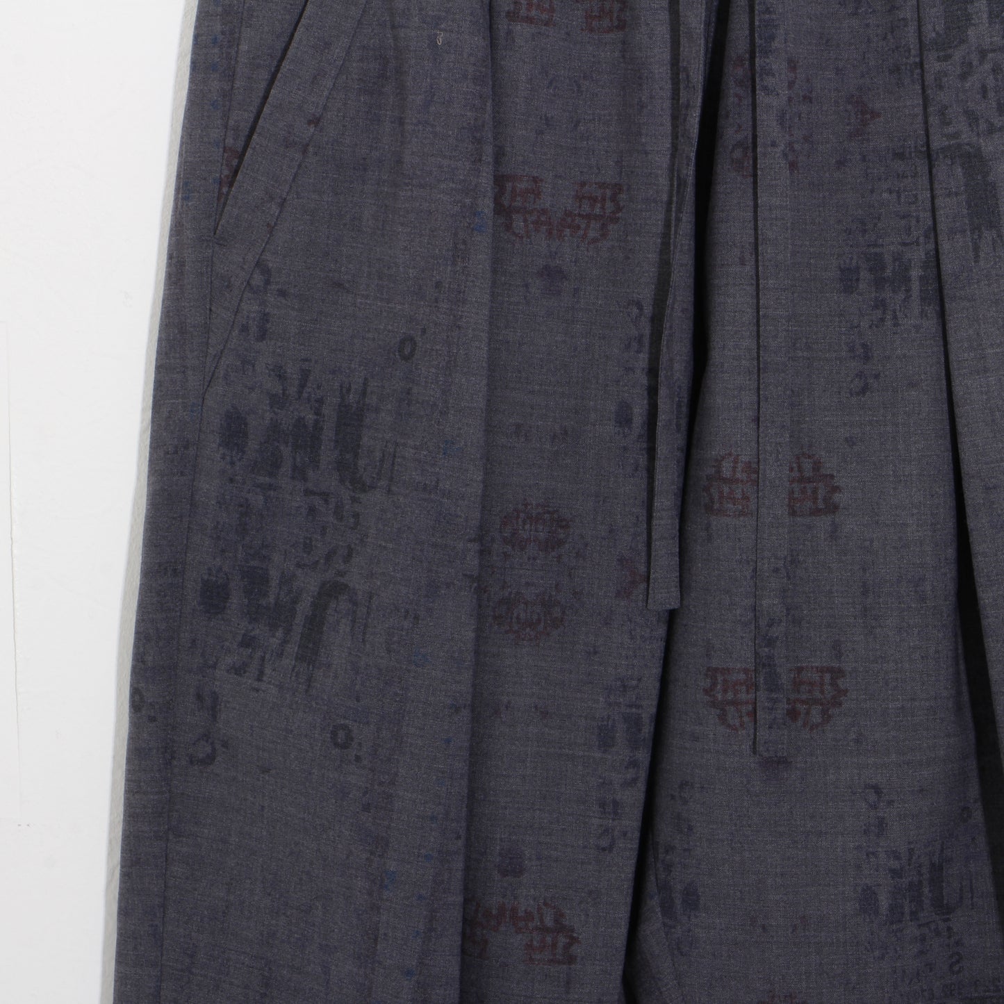 india wall print tapered pants / gray