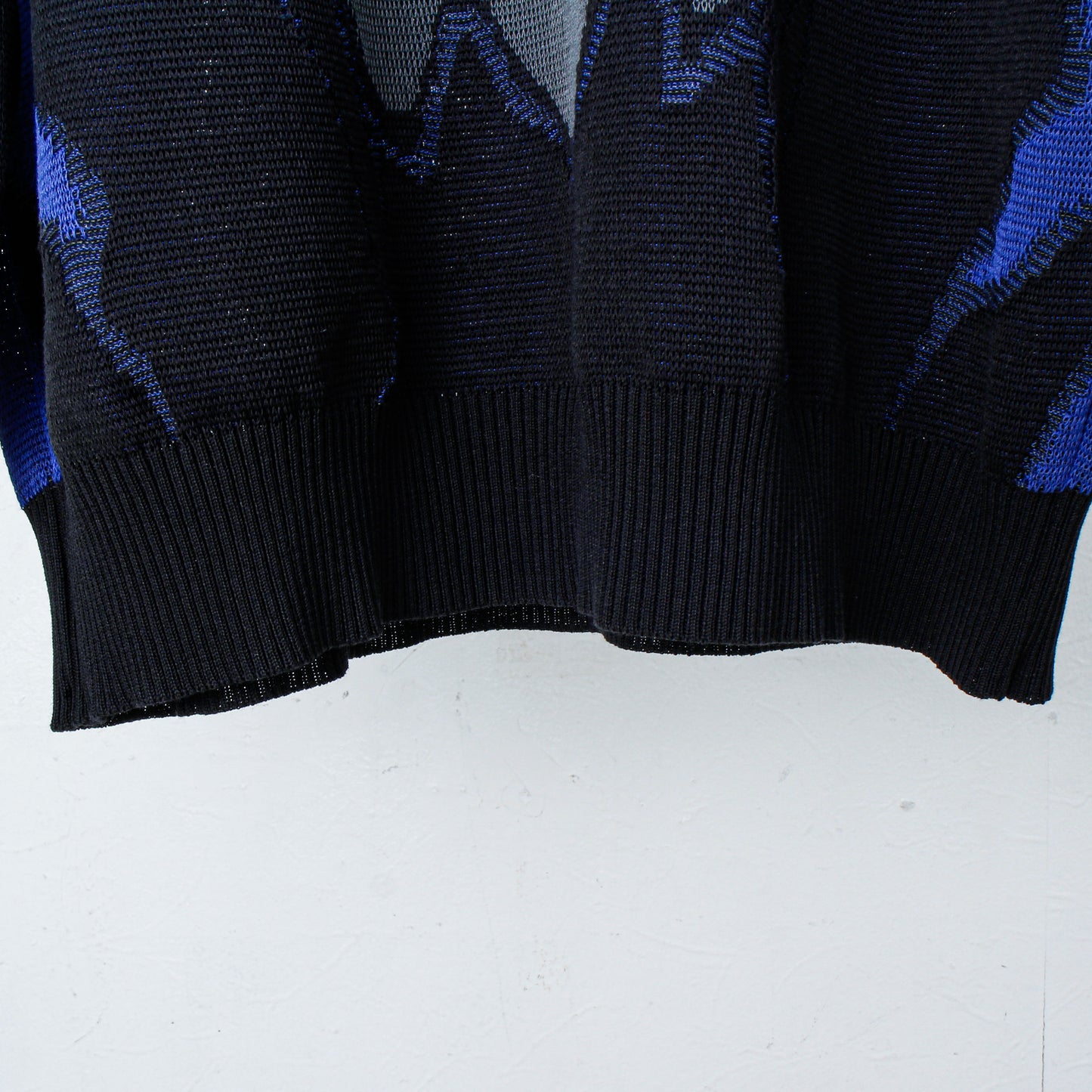 "Bionic Aurora" jacquard sweater / black