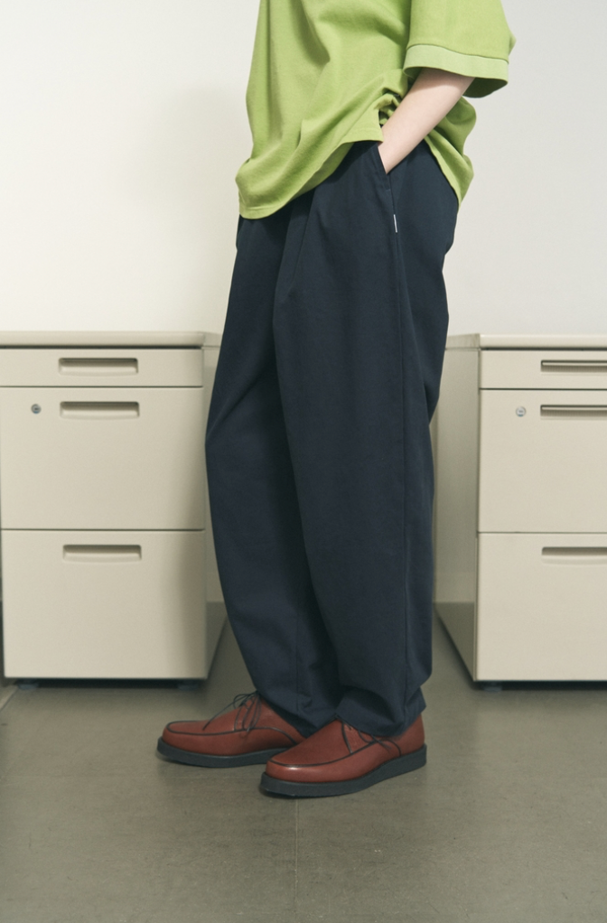 TWILL PLEATED PANTS　/ navy