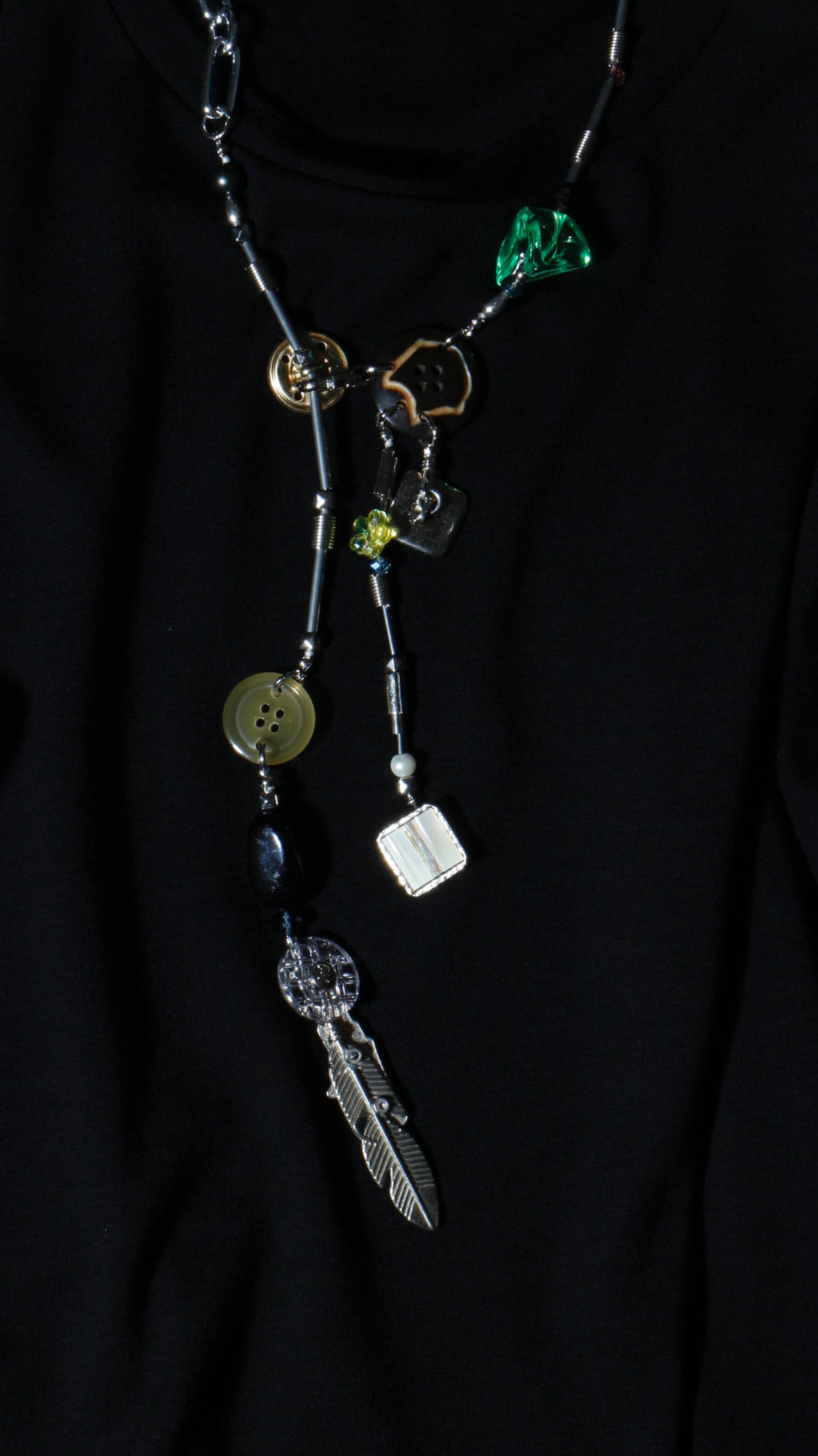 【LEO GON'DO】ROSARY Necklace No,5 GREEN GLASS / FEATHER