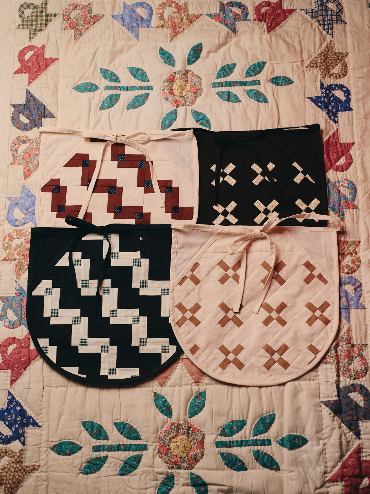 【HOUSE QUILT】 / APRON（ROUND）＜STEP BLOCK＞　※受注生産アイテムとなります。