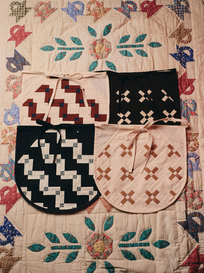 【HOUSE QUILT】 / APRON（ROUND）＜STEP BLOCK＞　※受注生産アイテムとなります。