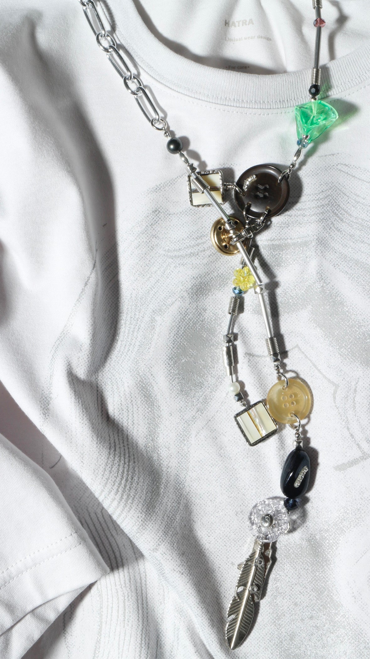 【LEO GON'DO】ROSARY Necklace No,5 GREEN GLASS / FEATHER