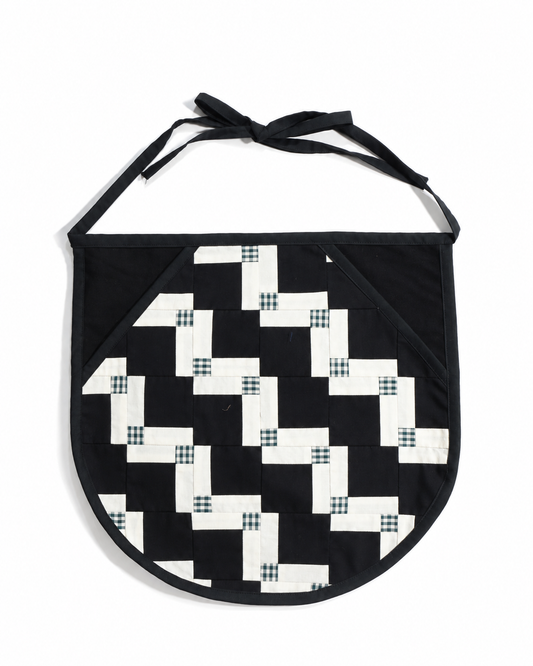 【HOUSE QUILT】 / APRON（ROUND）＜STEP BLOCK＞　※受注生産アイテムとなります。