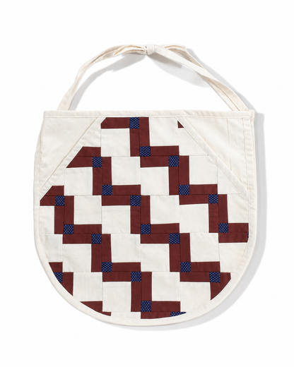 【HOUSE QUILT】 / APRON（ROUND）＜STEP BLOCK＞　※受注生産アイテムとなります。
