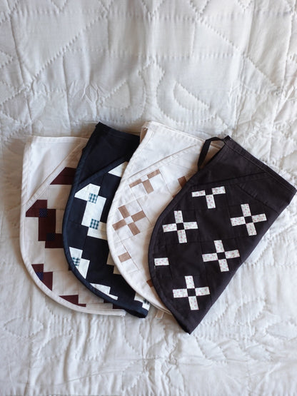 【HOUSE QUILT】 / APRON（ROUND）＜STEP BLOCK＞　※受注生産アイテムとなります。